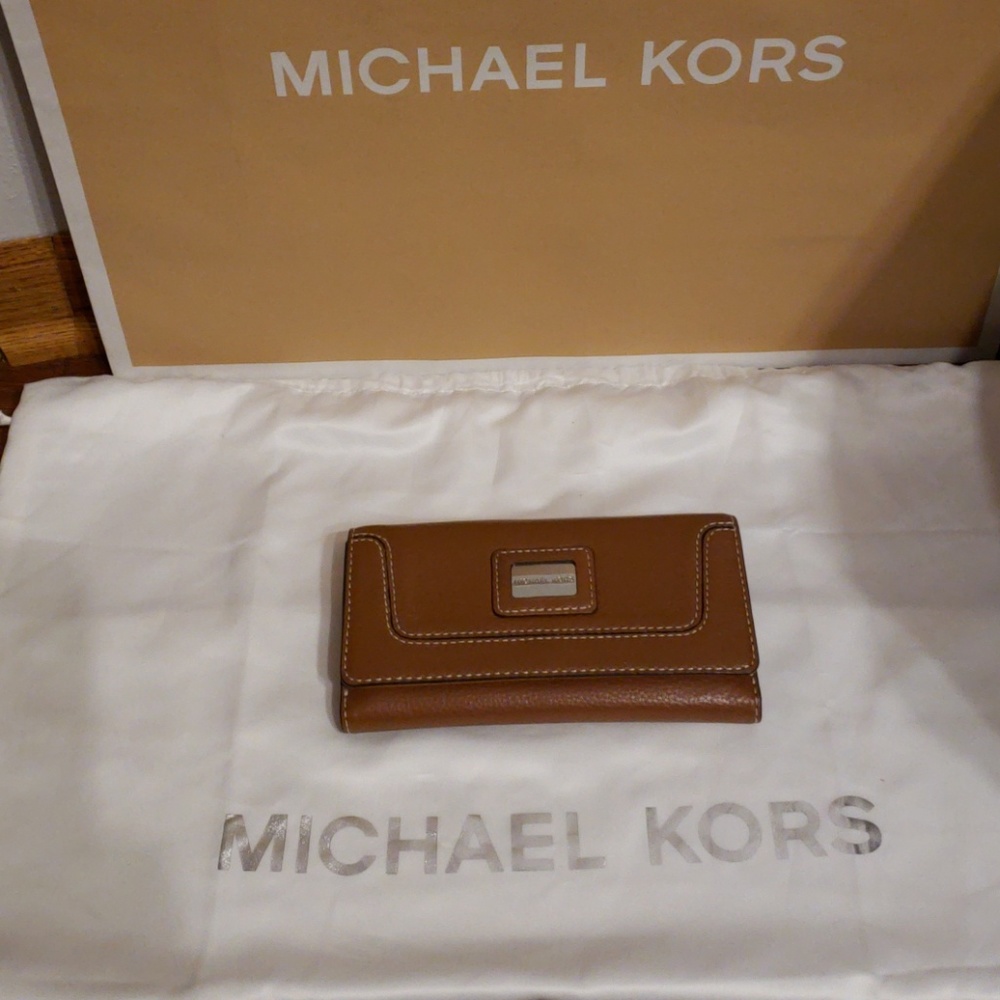 👜👜 Authentic Michael Kors wallet